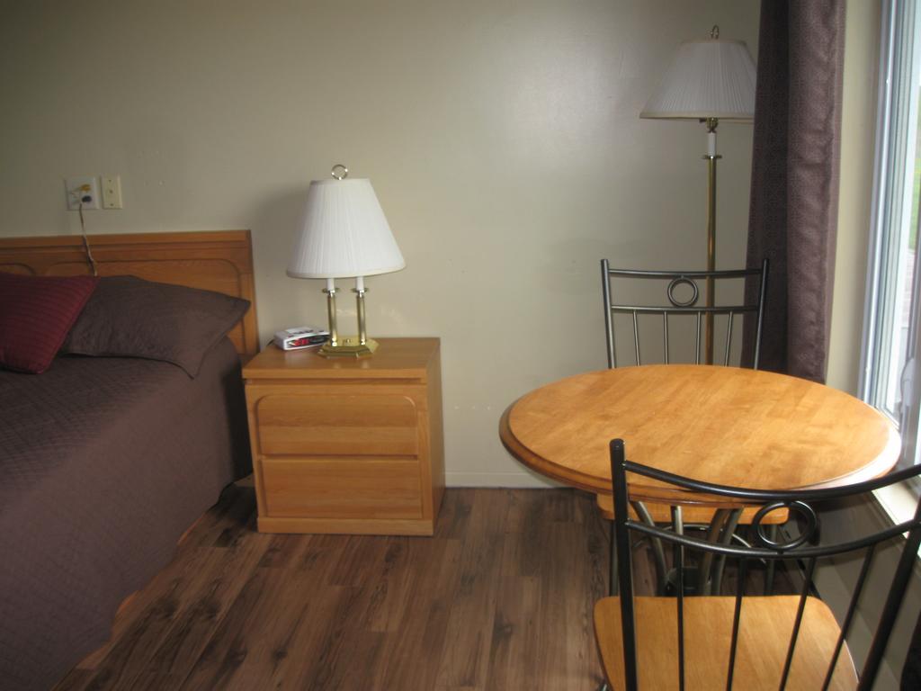 Motel De La Pointe Aux Bouleaux Baie-Sainte-Catherine Εξωτερικό φωτογραφία